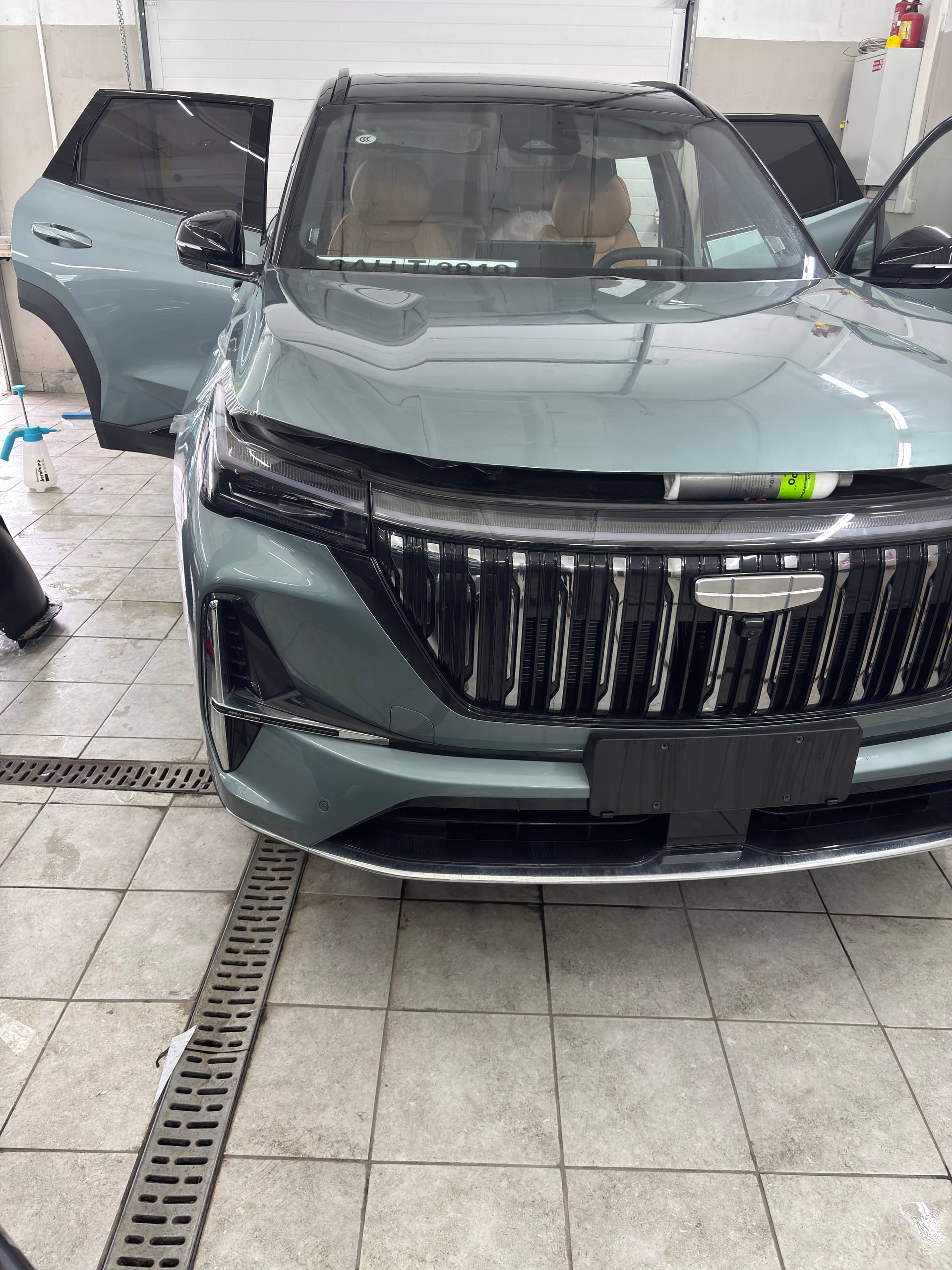 Оклейка авто защитной пленкой в Гомлеле. Антигравийная пленка пленка на кузов Geely Boyue